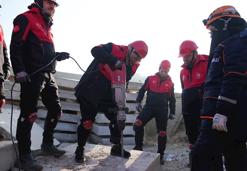 Afet gönüllülerine teorik ve uygulamalı eğitim