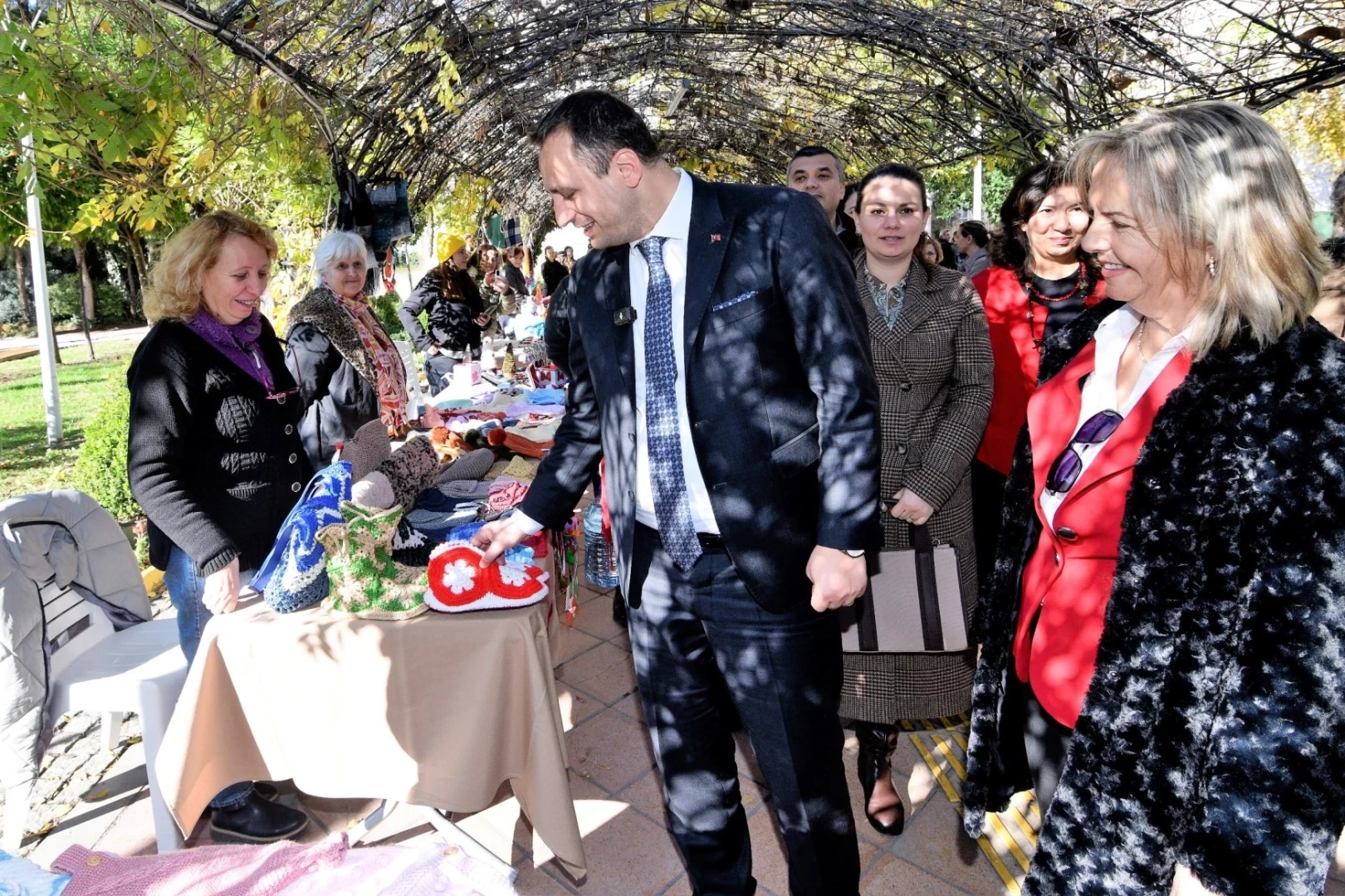 İzmir Bornova’da yılbaşı ruhu el emeği ürünlerle canlanıyor