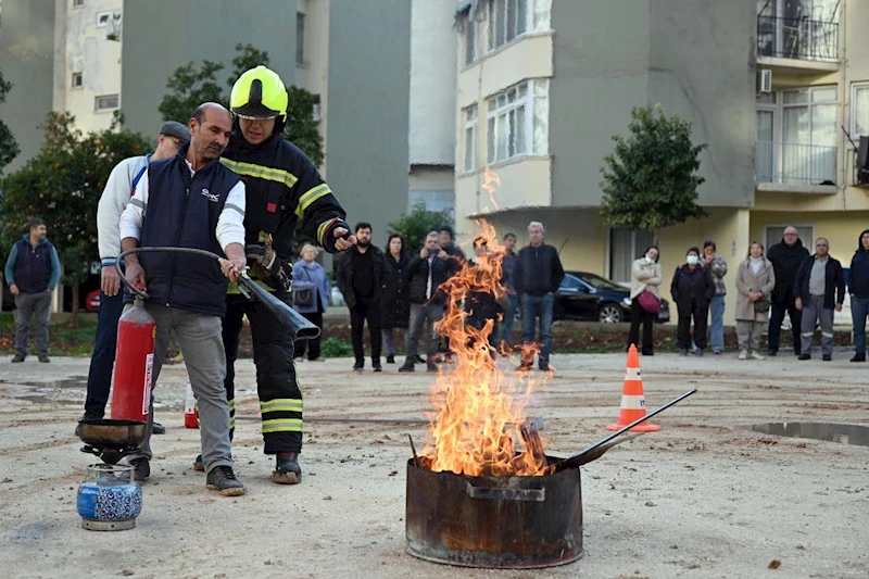 Büyükşehir İtfaiyesi Vatandaşları Bilinçlendirmeye Devam Ediyor