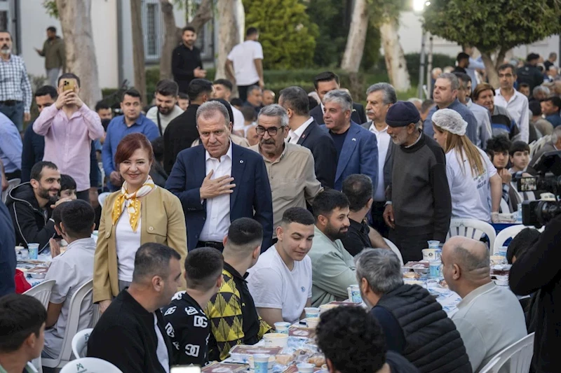 Başkan Seçer, Akdeniz İlçesinde Vatandaşlarla İftar Gerçekleştirdi