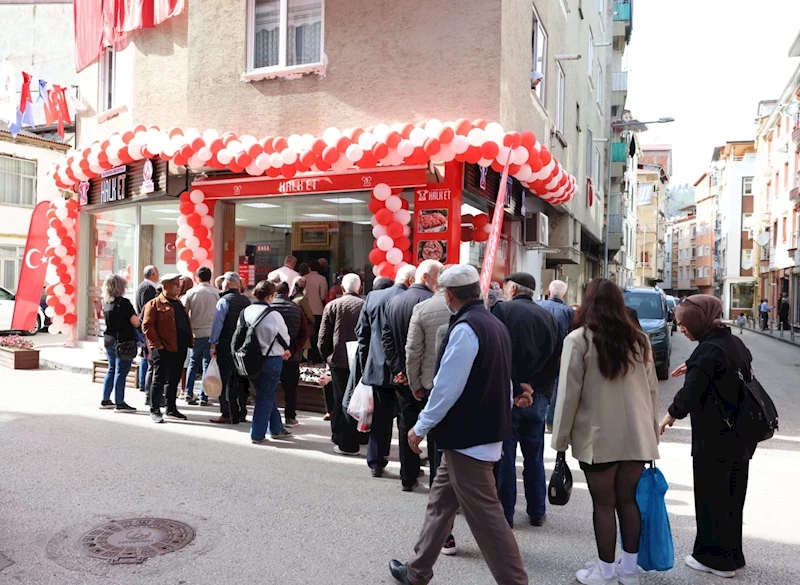 HALK ET’TE İLK GÜN 1 TONA YAKIN ET SATILDI