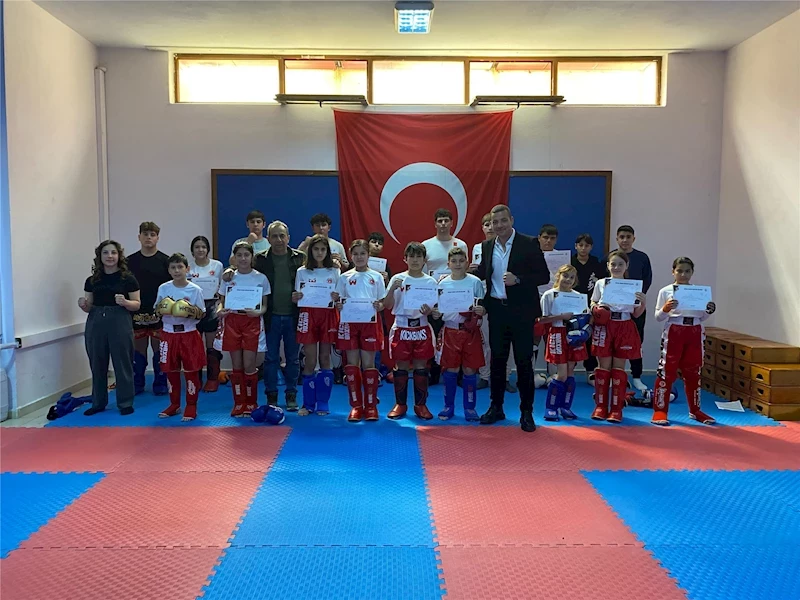 Geleceğin Kick Boks sporcuları kuşak atladı