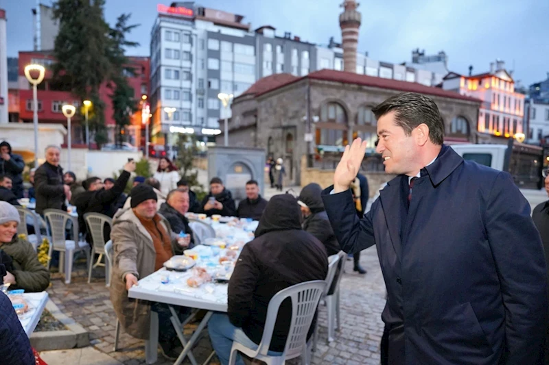 Başkan Kaya, ilk iftarını Kent Lokantası’nda vatandaşlarla birlikte yaptı