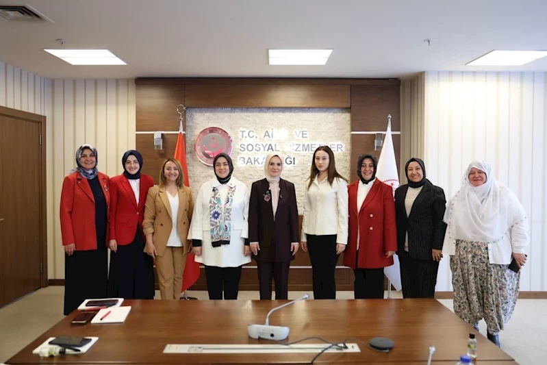 Başkan Seyhan Kılınçarslan, Aile ve Sosyal Hizmetler Bakanı Mahinur Özdemir Göktaş