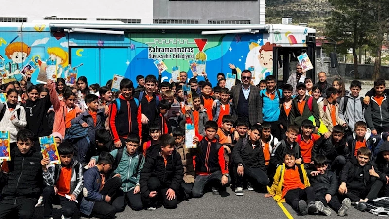 Mobil Çocuk Kütüphanesi, Minik Kalplere Kitap Sevgisi Aşılamaya Devam Ediyor