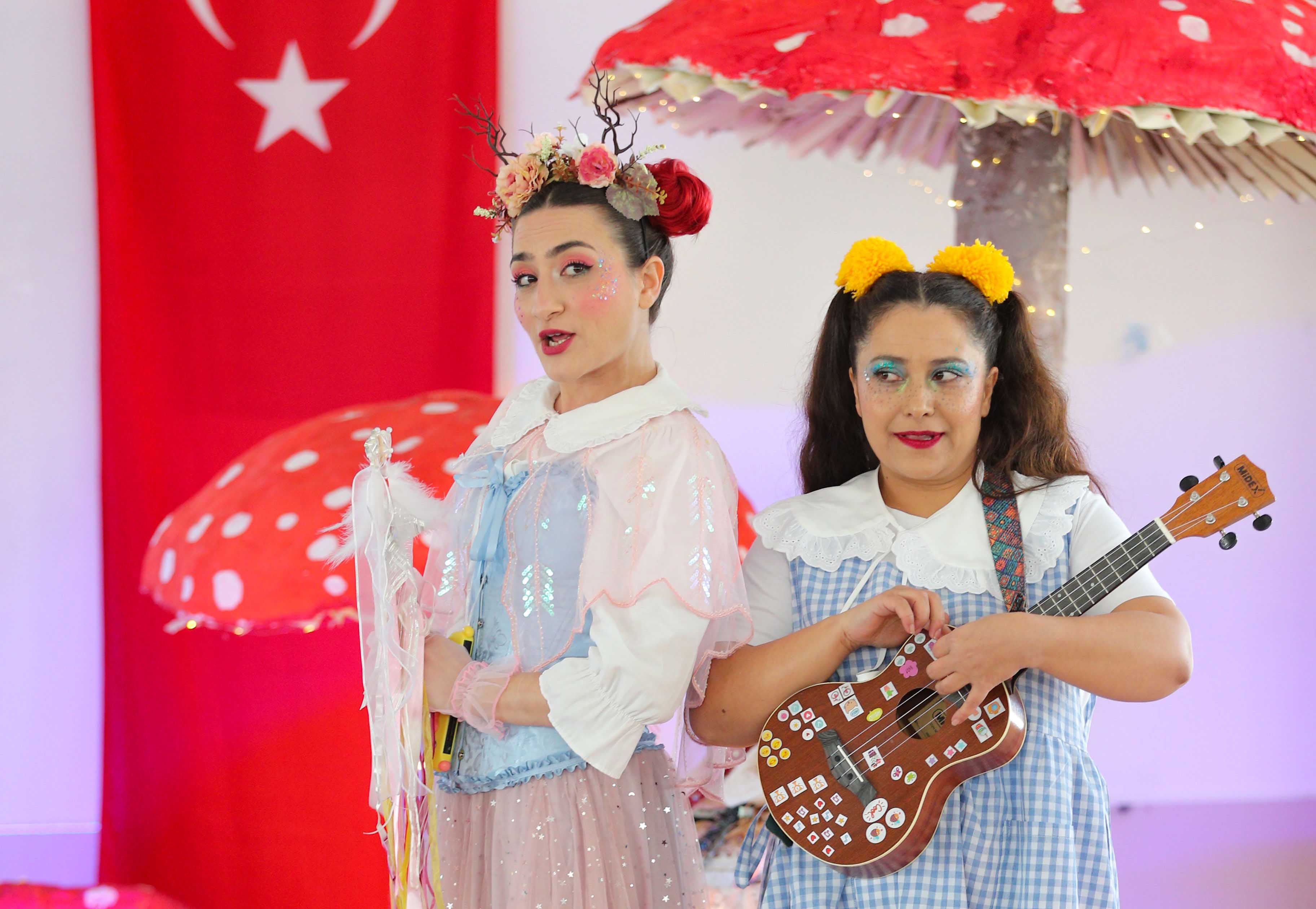 Aliağa Belediyesi Orman Tiyatrosu İlk Oyunuyla Sahnede