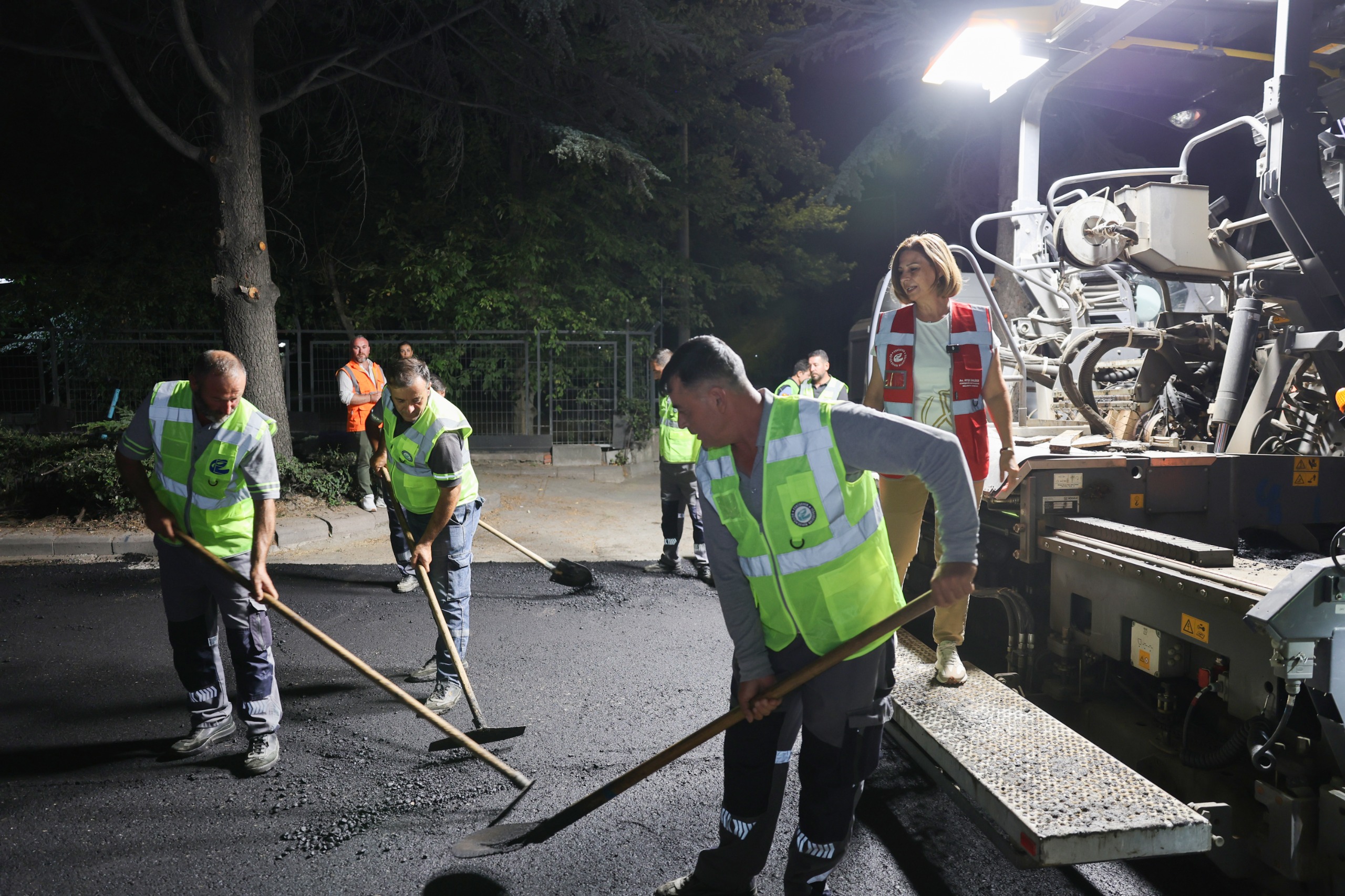 BÜYÜKŞEHİRDEN 2025 YILINDA YOL ATAĞI: MERKEZDEN KIRSALA ULAŞIM KONFORU  ZİRVEYE ÇIKTI