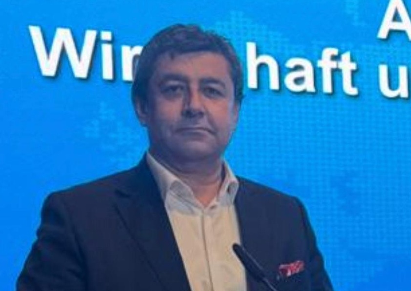 SAVAŞ TOPLANTI MASASINA SIÇRADI.!